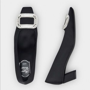 NEW! Roger Vivier Belle Vivier Pilgrim Buckle Pumps in Satin